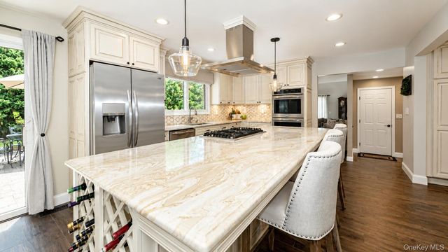 9 Huckleberry Lane, East Setauket, NY 11733