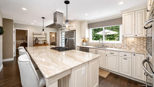 9 Huckleberry Lane, East Setauket, NY 11733