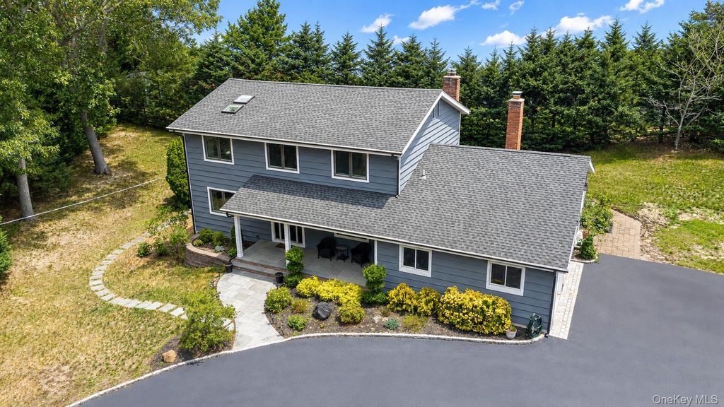 9 Huckleberry Lane, East Setauket, NY 11733