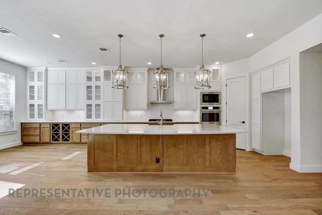 933 Groundwater Way, League City, TX 77573