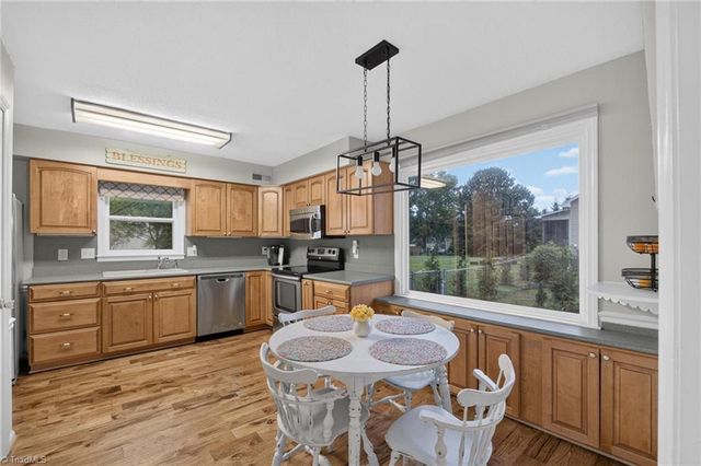 140 Raintree Road, Advance, NC 27006