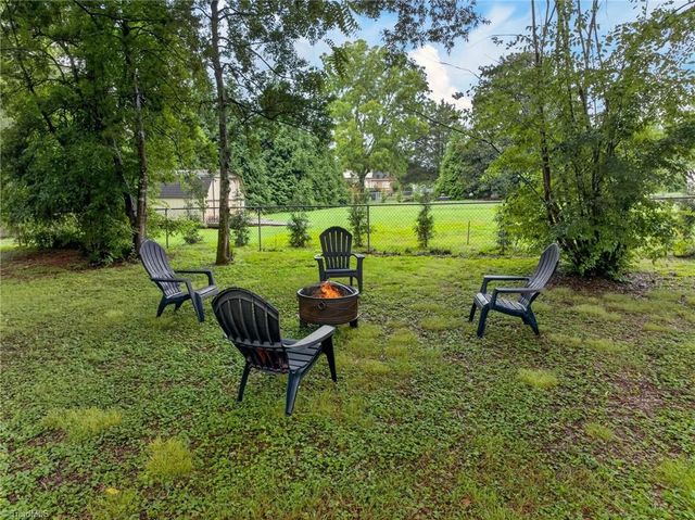 140 Raintree Road, Advance, NC 27006