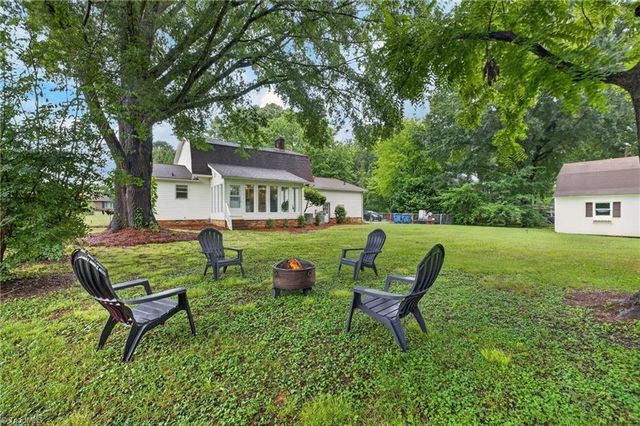 140 Raintree Road, Advance, NC 27006