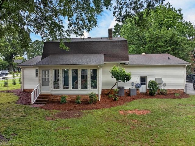 140 Raintree Road, Advance, NC 27006
