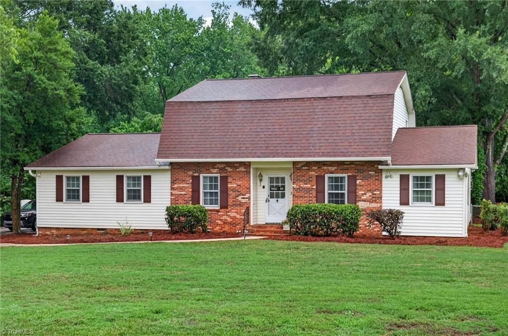 140 Raintree Road, Advance, NC 27006