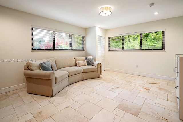 9890 SW 138th St, Miami, FL 33176