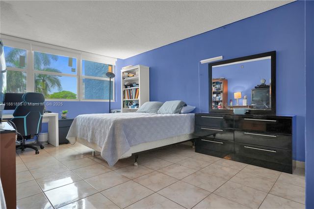 16558 NE 26th Ave 2A, North Miami Beach, FL 33160