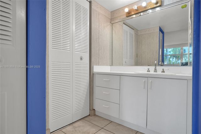 16558 NE 26th Ave 2A, North Miami Beach, FL 33160