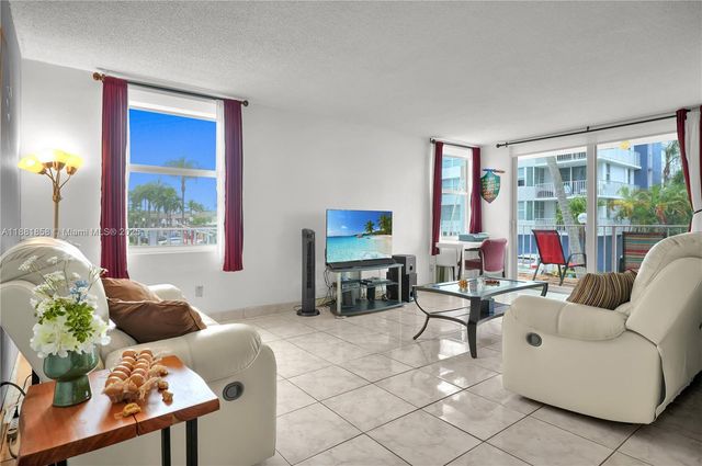 16558 NE 26th Ave 2A, North Miami Beach, FL 33160