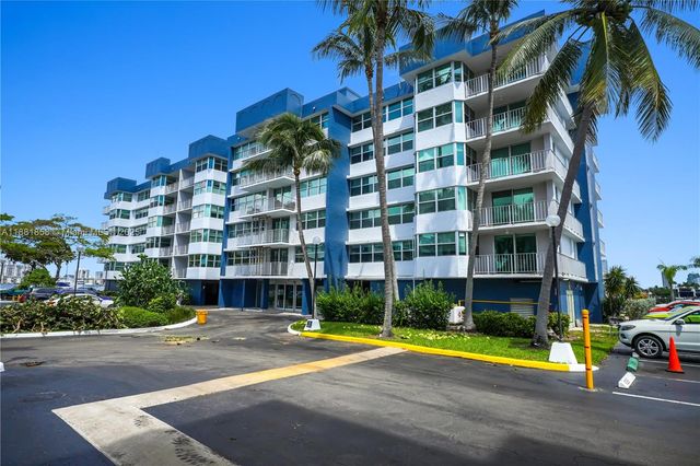 16558 NE 26th Ave 2A, North Miami Beach, FL 33160