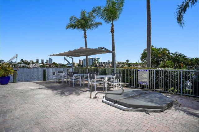16558 NE 26th Ave 2A, North Miami Beach, FL 33160