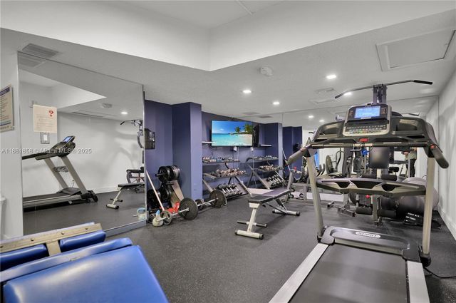 16558 NE 26th Ave 2A, North Miami Beach, FL 33160