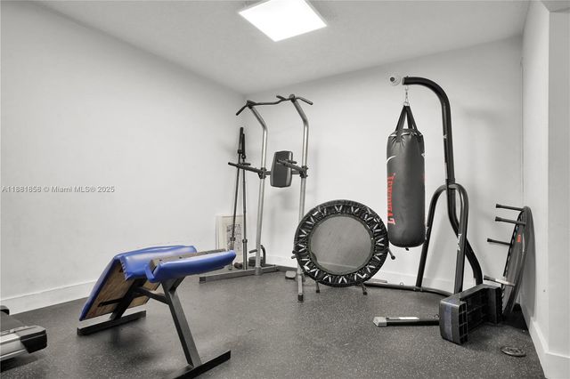 16558 NE 26th Ave 2A, North Miami Beach, FL 33160