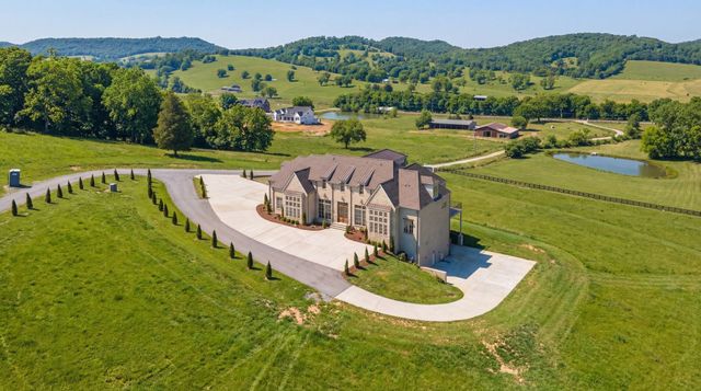 2420 Walter Way, College Grove, TN 37046