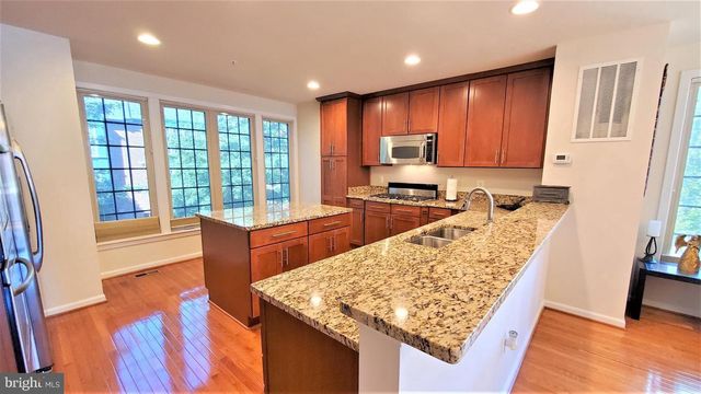 9700 CEDAR FARM CIRCLE, Fairfax, VA 22031