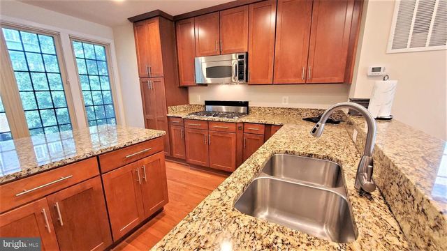 9700 CEDAR FARM CIRCLE, Fairfax, VA 22031