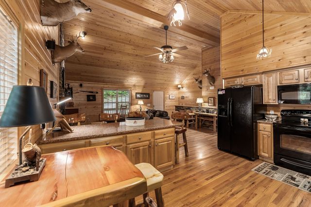 375 Lakeside Dr, Smithville, TN 37166