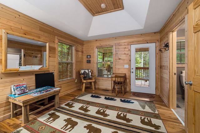 375 Lakeside Dr, Smithville, TN 37166