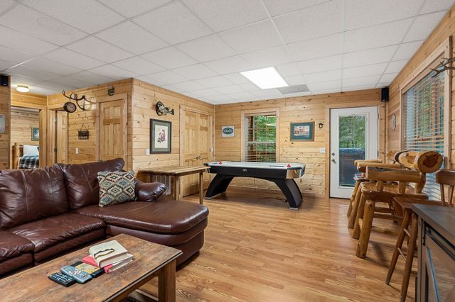 375 Lakeside Dr, Smithville, TN 37166