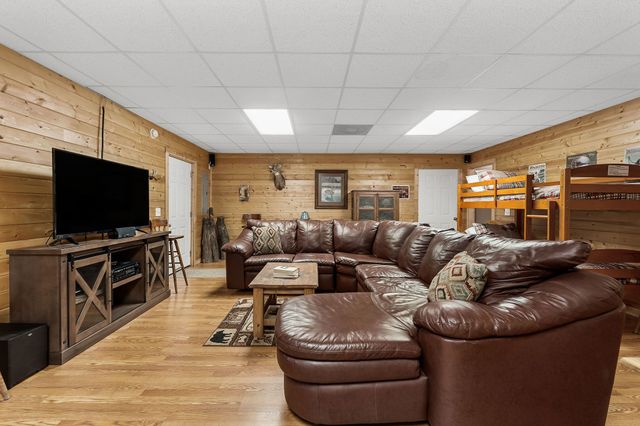 375 Lakeside Dr, Smithville, TN 37166