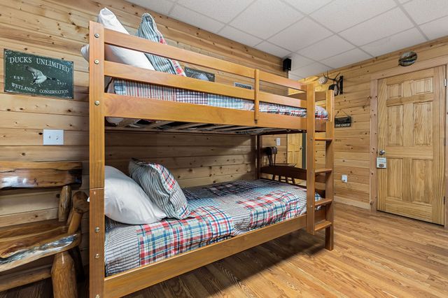 375 Lakeside Dr, Smithville, TN 37166