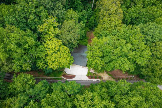 375 Lakeside Dr, Smithville, TN 37166