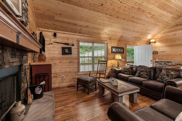 375 Lakeside Dr, Smithville, TN 37166