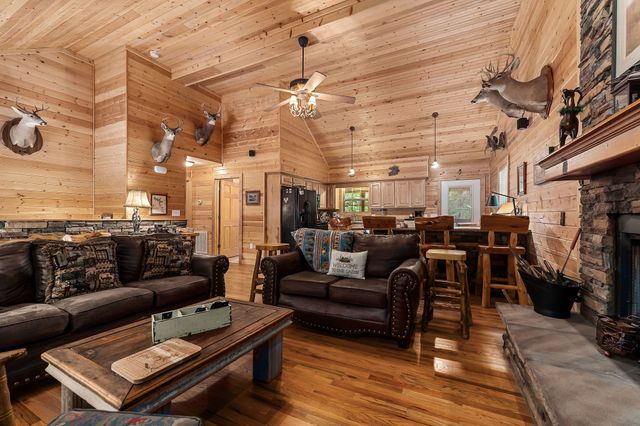 375 Lakeside Dr, Smithville, TN 37166