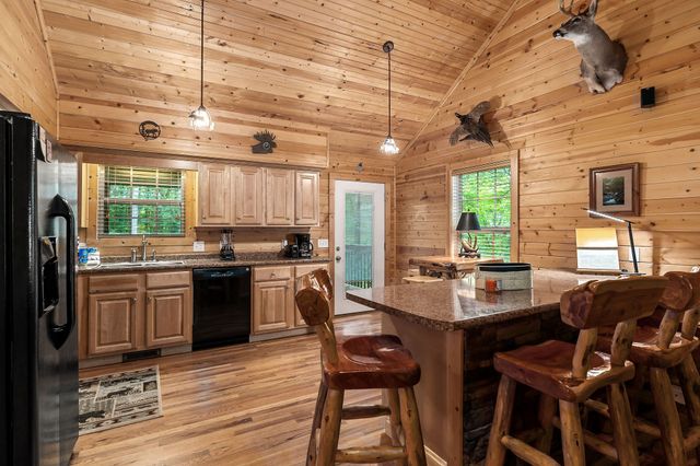 375 Lakeside Dr, Smithville, TN 37166