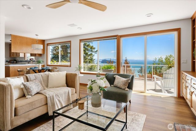 4444 Norris Lane, Oak Harbor, WA 98277