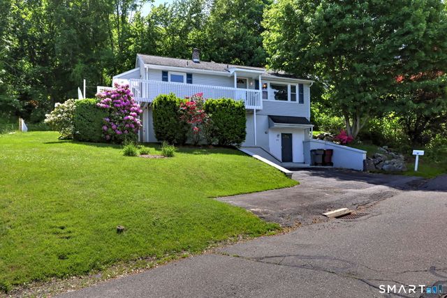 92 Melbourne Court, Naugatuck, CT 06770