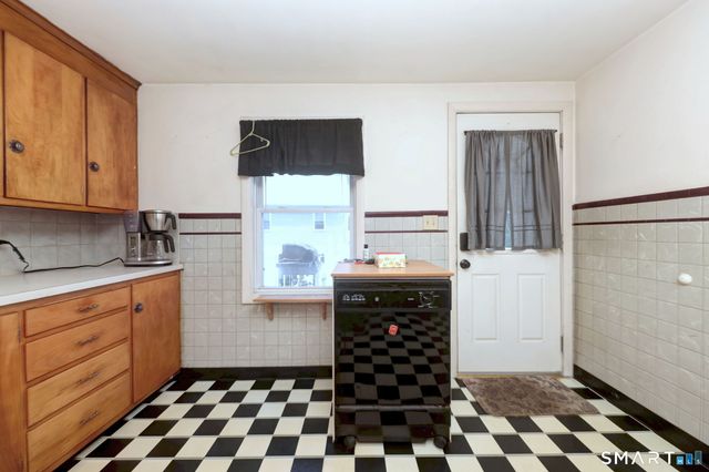92 Melbourne Court, Naugatuck, CT 06770