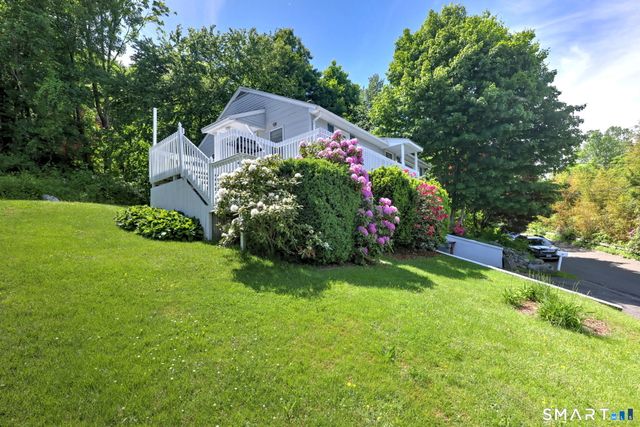 92 Melbourne Court, Naugatuck, CT 06770