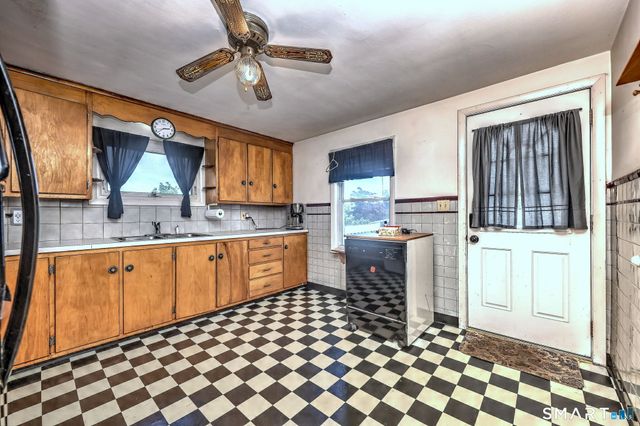 92 Melbourne Court, Naugatuck, CT 06770