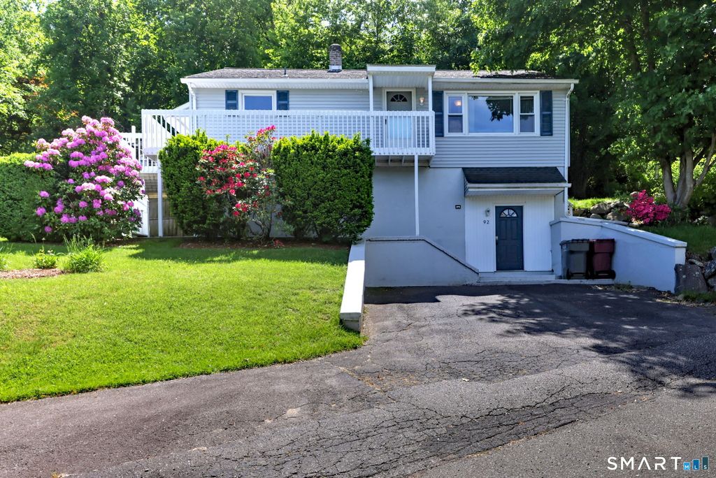 92 Melbourne Court, Naugatuck, CT 06770