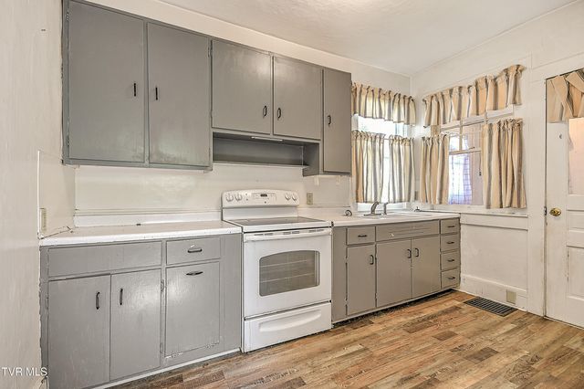 400 New Street, Johnson City, TN 37601