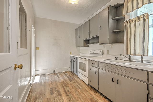 400 New Street, Johnson City, TN 37601