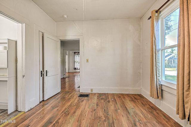 400 New Street, Johnson City, TN 37601