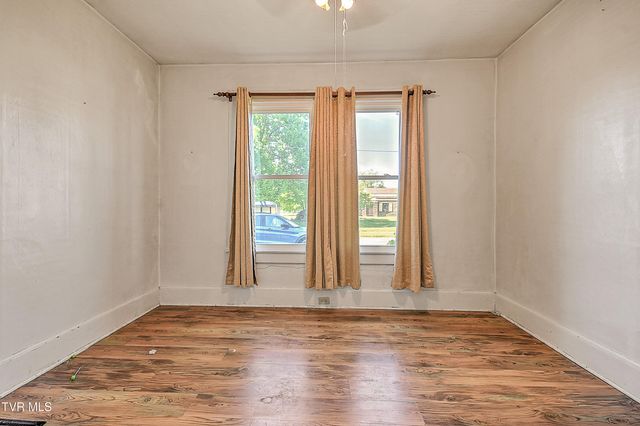 400 New Street, Johnson City, TN 37601