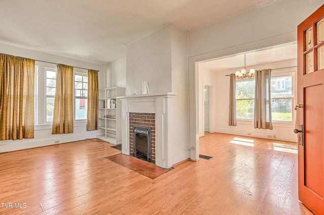 400 New Street, Johnson City, TN 37601