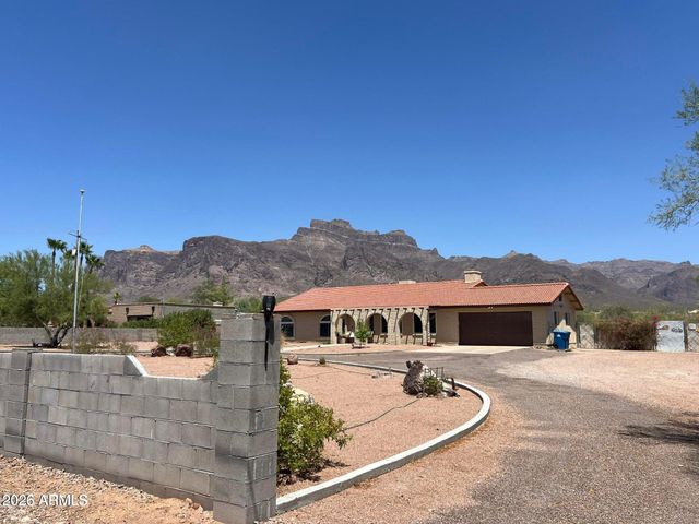 95 S VAL VISTA Road, Apache Junction, AZ 85119