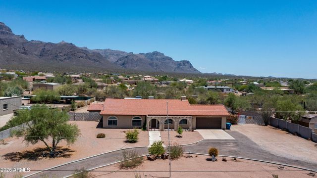 95 S VAL VISTA Road, Apache Junction, AZ 85119