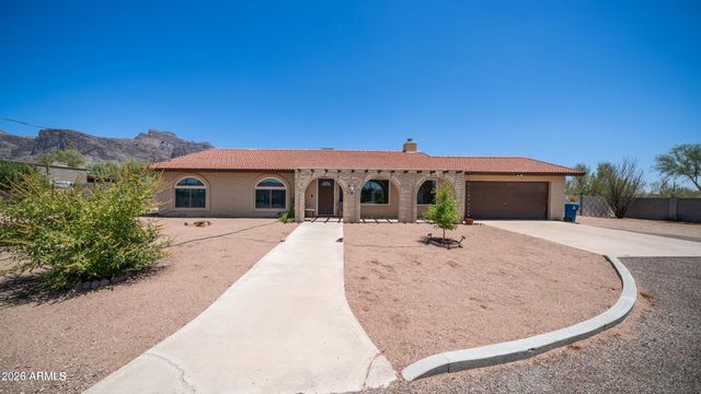 95 S VAL VISTA Road, Apache Junction, AZ 85119
