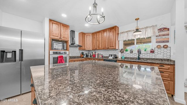 95 S VAL VISTA Road, Apache Junction, AZ 85119