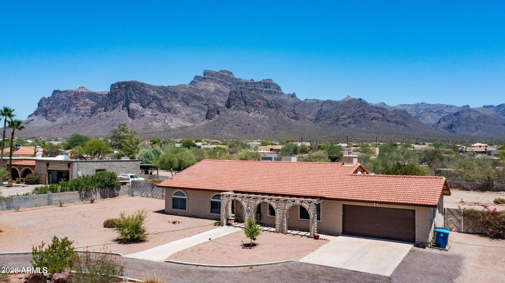 95 S VAL VISTA Road, Apache Junction, AZ 85119