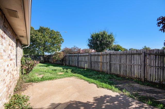 6600 Brookhaven Court, Fort Worth, TX 76133