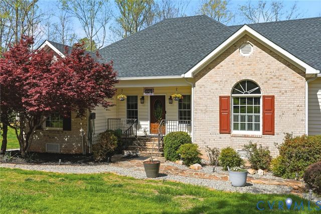2060 Valley Springs Ct, Powhatan, VA 23139