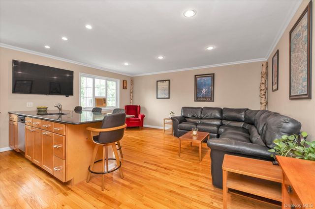 441 W Main Street 3B, Huntington, NY 11743