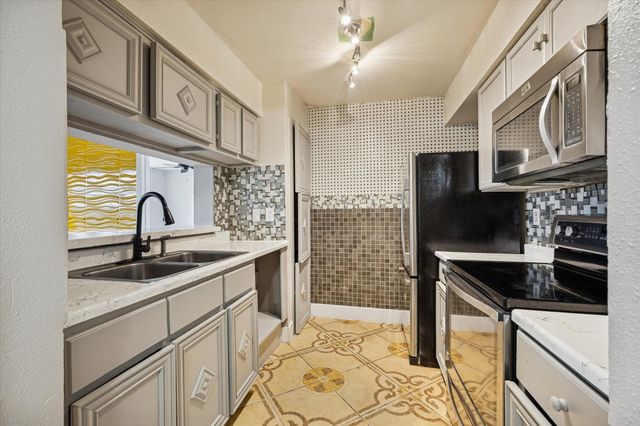 6161 Reims Road 704, Houston, TX 77036