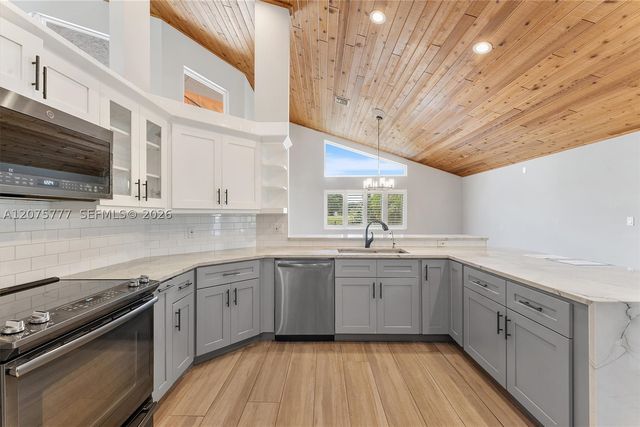 3301 NW 112th Ave, Coral Springs, FL 33065